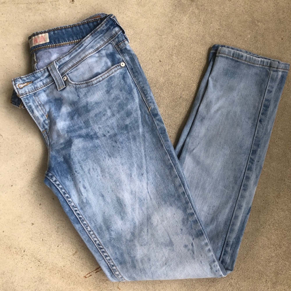 *Lowest Price* Levi’s Demi Curve Acid Wash Skinny